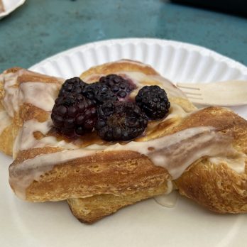 Snapdragon - Blackberry cream cheese! - Vegetarian Near Me - Vashon, Washington Snapdragon - Blackberry cream cheese! - Vegetarian Near Me - Vashon, Washington