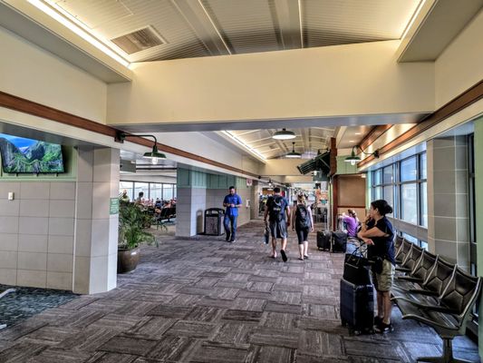 Kahului Airport by null