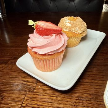 Sweet Tooth Cafe & Cakes - Cupcakes - Bakeries Near Me - Washington, DC, District of Columbia