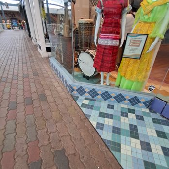 Queen Ka'ahumanu Center - Queen Kahaamanu Center - the Hawaii costumes and drums on display - Shopping Centers Near Me - Kahului, Hawaii