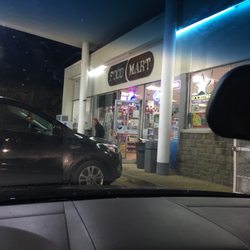 Fieldstown Shell - THIS IS ONE OF FEW stores that sell my drank Smirnoff Ice Strawberry Yummy