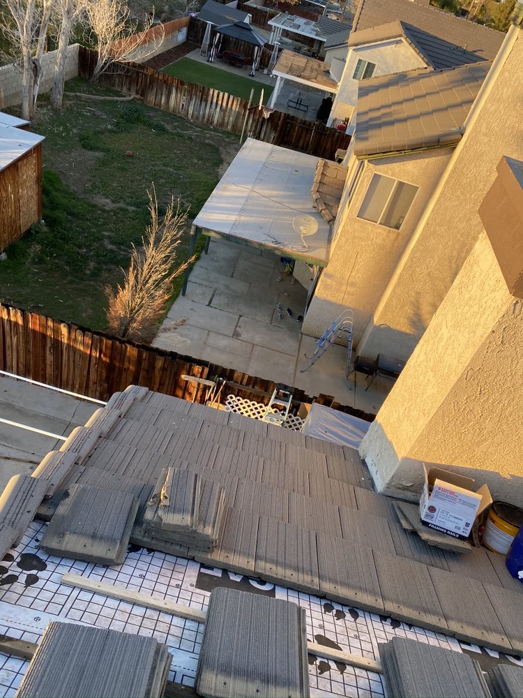 Slide of Benny’s Roofing Services