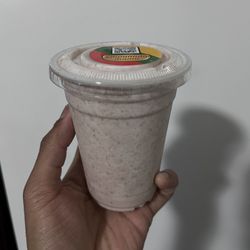 Empanada Mama - Strawberry shake was ok, not my fav. Its taste healthy and fresh as exactly what it is made of. Strawberry and milk, probably no sugar