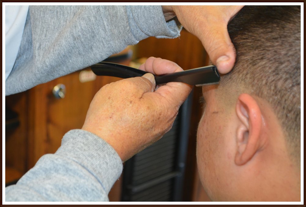 Hello Dolly Coiffures Logo