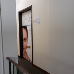 Rea Skin Spa Hinsdale - Front door
