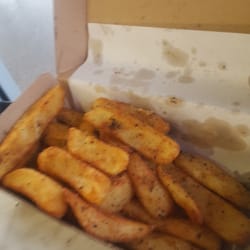 Smokin' Joe's Pizza & Grill - "Small" Chips (look big to me) did eat some and they have amazing seasoning on them.