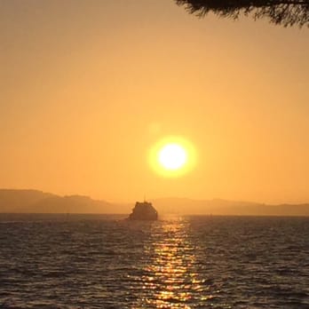Shoreline Park - Ferry leaves from bay farm under the sunset in sf bay - Parks Near Me - Alameda, California Shoreline Park - Ferry leaves from bay farm under the sunset in sf bay - Parks Near Me - Alameda, California