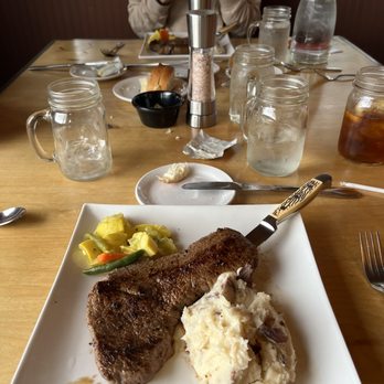 Broken Spur Inn & Steakhouse - Steak dinner - Hotels Near Me - Torrey, Utah Broken Spur Inn & Steakhouse - Steak dinner - Hotels Near Me - Torrey, Utah