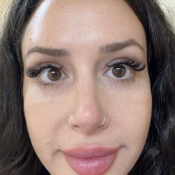 Muses Lash - This is the second time I went it was clumpy and left eye is clearly horrible 7 days after service and 1 day before my birthday event