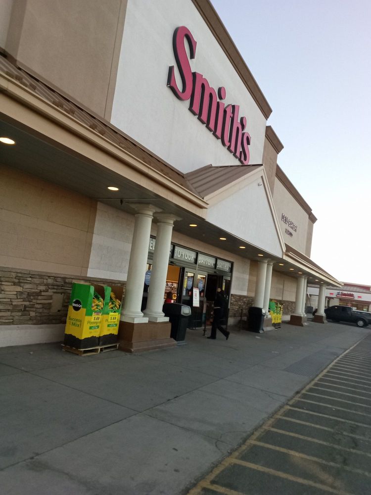 Smith's Logo