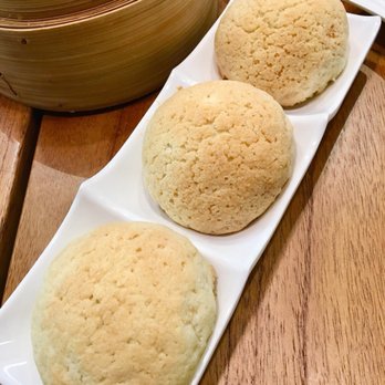 Tim Ho Wan - Baked bbq pork buns - Dim Sum Near Me - Honolulu, Hawaii Tim Ho Wan - Baked bbq pork buns - Dim Sum Near Me - Honolulu, Hawaii