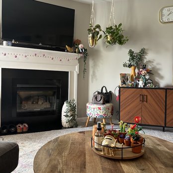 Windsor Kingstowne - Ashely Layout - Living room had a gas fireplace - Apartments Near Me - Kingstowne, Virginia Windsor Kingstowne - Ashely Layout - Living room had a gas fireplace - Apartments Near Me - Kingstowne, Virginia