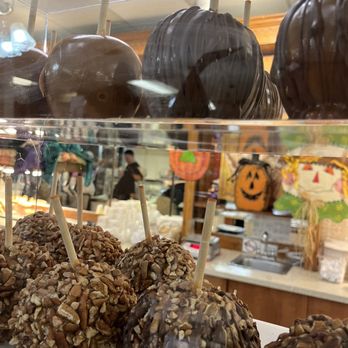 Kilwins Ice Cream - Chocolate - Fudge - Carmel apples anyone? - Candy Stores Near Me - Sarasota, Florida Kilwins Ice Cream - Chocolate - Fudge - Carmel apples anyone? - Candy Stores Near Me - Sarasota, Florida