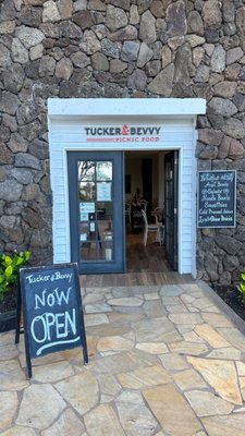 Tucker & Bevvy by null