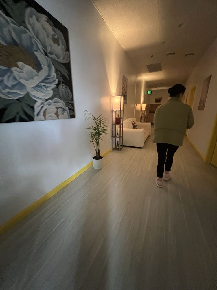 Spring sunshine massage Logo