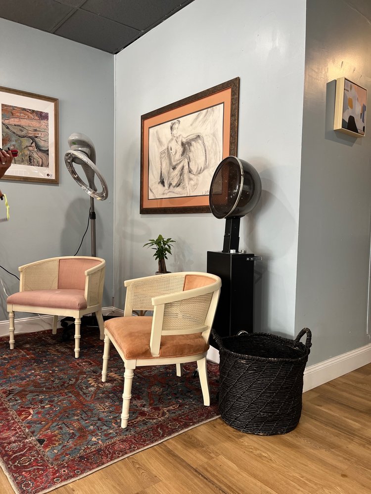 Saturn Salon & Style Lounge Logo