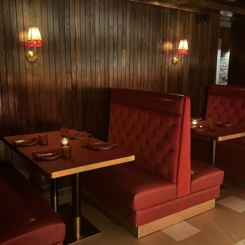 The Red Fox - Seating - Cocktail Bars Near Me - Boston, Massachusetts