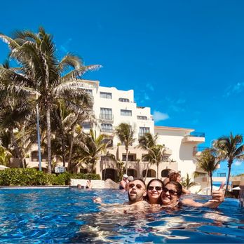 Fiesta Americana Condesa - Friends that travel together stay together - Hotels Near Me - Cancún, ROO
