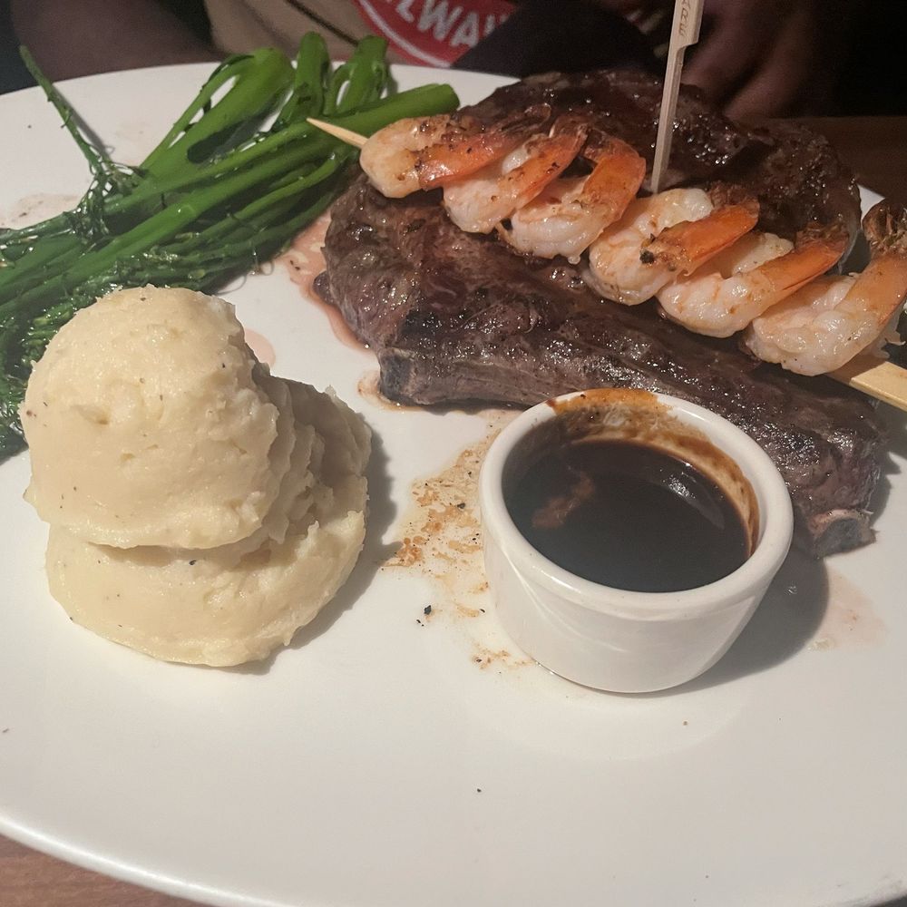 Yard House - New American Near Me - Honolulu, Hawaii Yard House - New American Near Me - Honolulu, Hawaii