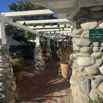 Le Petit Pali - Bed & Breakfast Near Me - Carmel, California