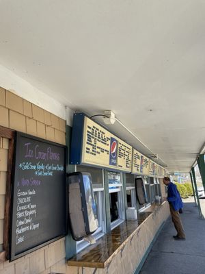 Crosby's Drive-In by null