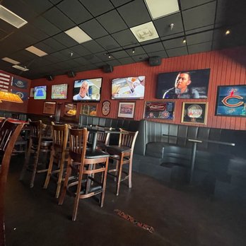 Romano's Chicago Pizzeria - Half of inside bar - Pizza Near Me - Riverside, California