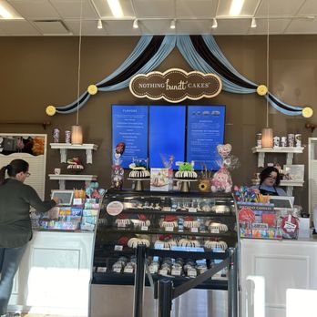 Nothing Bundt Cakes - Front of store, friendly staff very attentive - Bakeries Near Me - Baton Rouge, Louisiana