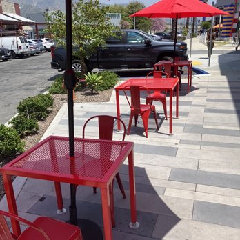 Dave's Hot Chicken - Outside seating - Chicken Shop Near Me - Burbank, California