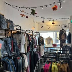 Twitchin Threadz & Company