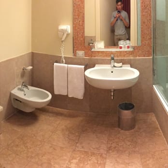 Enterprise Hotel - Bathroom - Hotels Near Me - Milan, Michigan