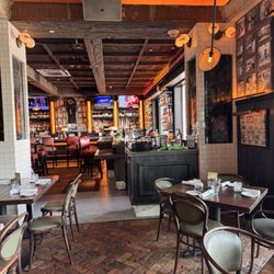 Louie Bossi's Ristorante Bar Pizzeria - Indoor