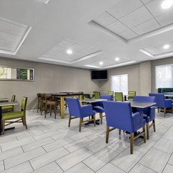 Holiday Inn Express & Suites Kansas City-Grandview