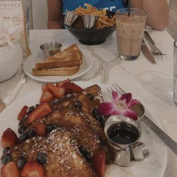 SweetDiner - Chilaquiles Skillet, Creme Brulee Style French Toast and Chai Latte - Diners Near Me - Milwaukee, Wisconsin