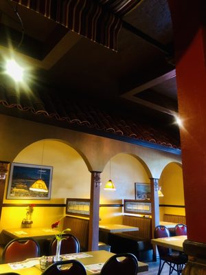 Mona's Italian Restaurant by null
