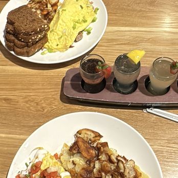 Broken Yolk Cafe - Meat Lover's Omelet mimosa flight - American Near Me - Glendora, California