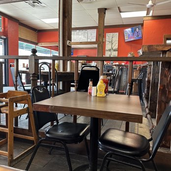 Bully Barbeque - Dining area - Barbeque Near Me - Goshen, Kentucky