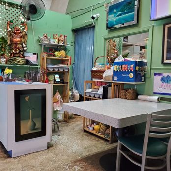 Pho Kapahulu - Inside the little restaurant. If I saw it correctly, there were 5 small tables (that sit approx.. 4 people at a time) & chairs inside. - Vietnamese Near Me - Honolulu, Hawaii Pho Kapahulu - Inside the little restaurant. If I saw it correctly, there were 5 small tables (that sit approx.. 4 people at a time) & chairs inside. - Vietnamese Near Me - Honolulu, Hawaii