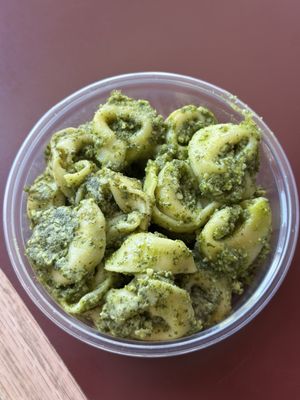 Giugnis Deli by null