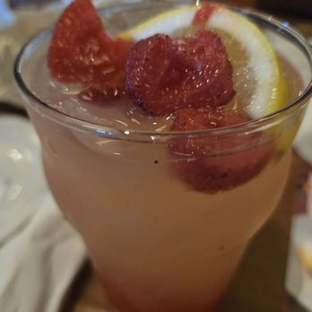 Cheddar's Scratch Kitchen - Strawberry lemonade - Comfort Food Near Me - Paducah, Kentucky