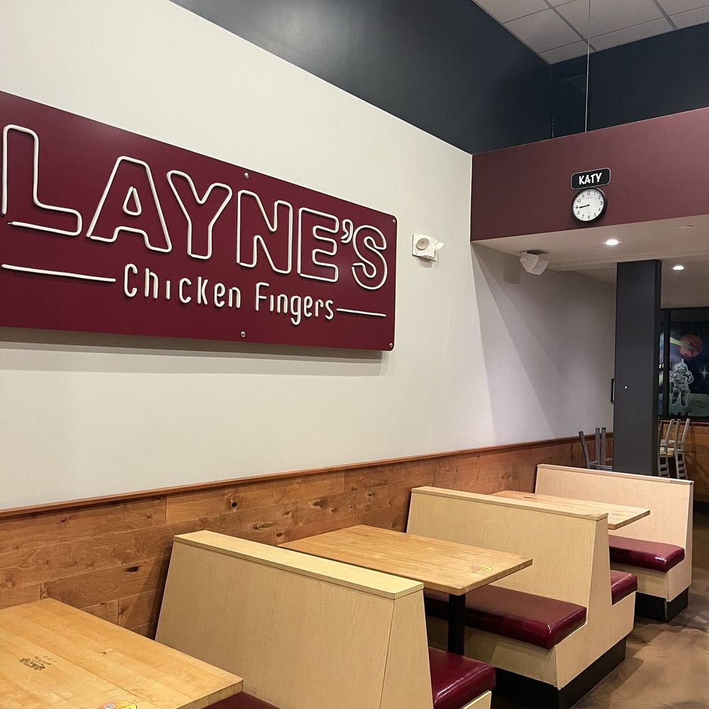 Layne's Chicken Fingers - Booth seating - Fast Food Near Me - Katy, Texas