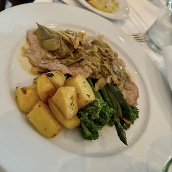 Olio E Limone Ristorante - Veal scaloppini with thin sliced artichokes & lemon sauce, roasted potatoes & broccolini - Italian Near Me - Santa Barbara, California
