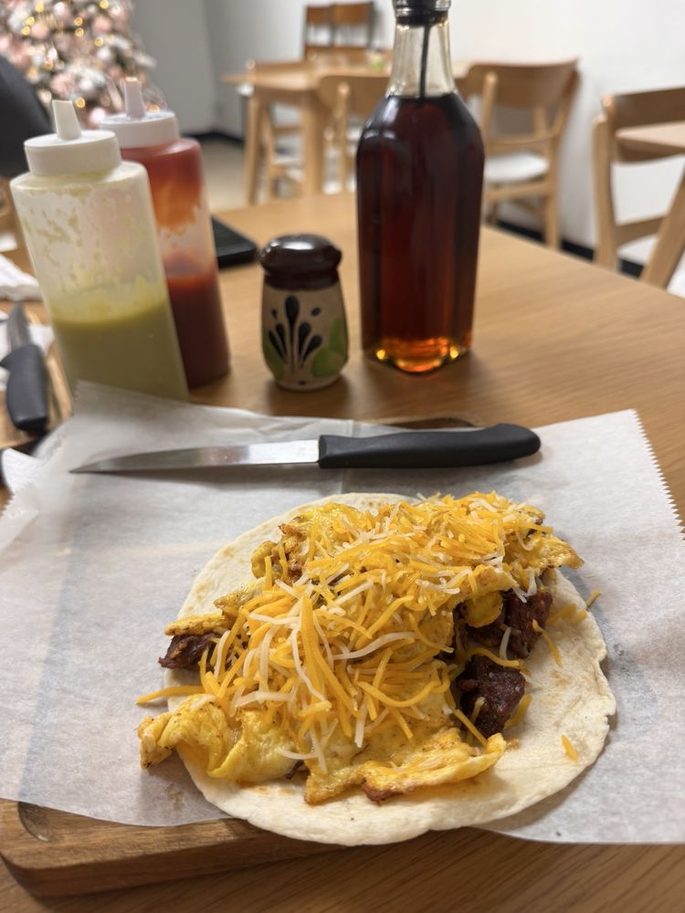 Rossana’s Tacqueria Logo