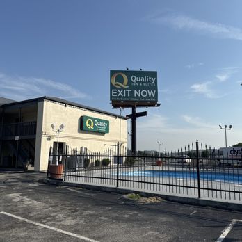 Quality Inn & Suites - Pool and back parking lot - Hotels Near Me - Horse Cave, Kentucky Quality Inn & Suites - Pool and back parking lot - Hotels Near Me - Horse Cave, Kentucky