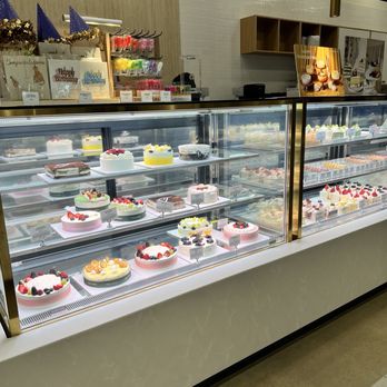Tous Les Jours - Interior cake display - Bakeries Near Me - Novi, Michigan Tous Les Jours - Interior cake display - Bakeries Near Me - Novi, Michigan