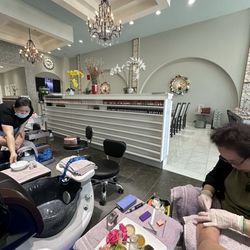 Tutti Nail Bar - Love the relaxing chic ambiance .