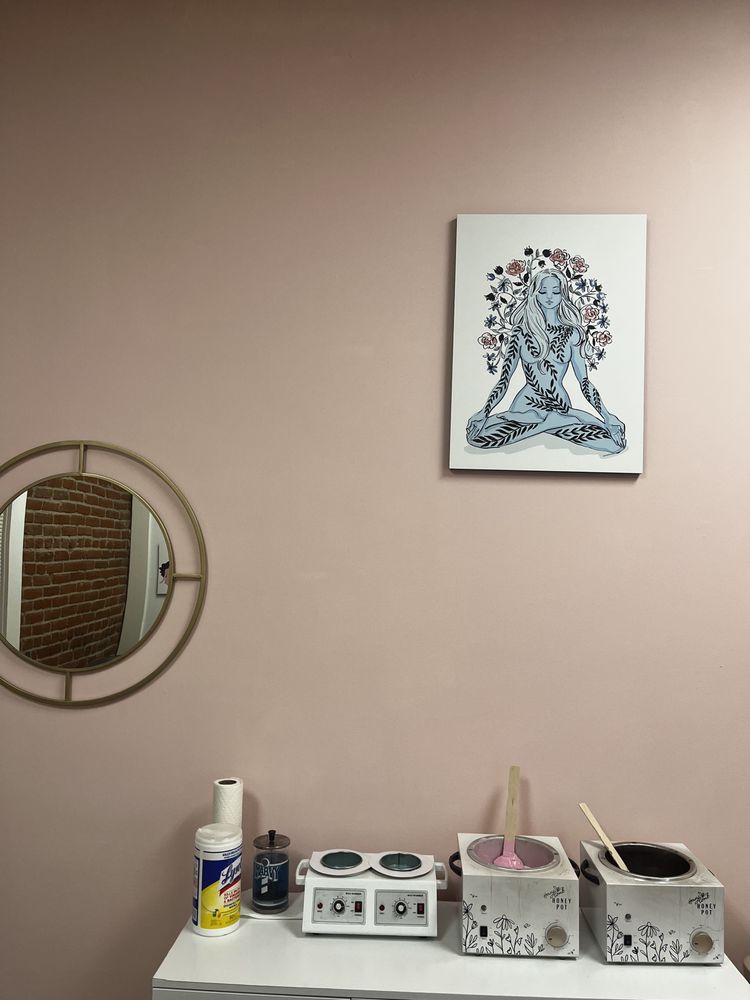 The Wax Room Logo