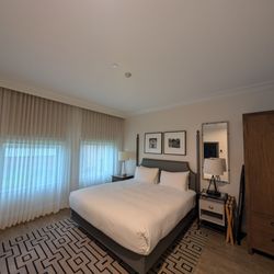 Hotel E - Perfect little room!