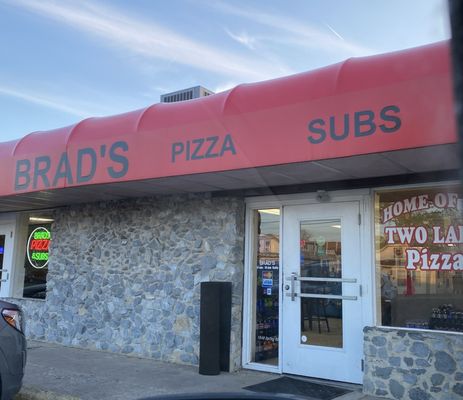 Brad's Pizza by null