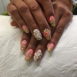 Nails and Co - Ricostruzione in acrilico con fiori in rilievo (sempre in acrilico)