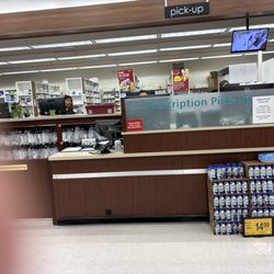 Safeway Pharmacy - Nobody working